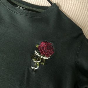 BLACK CREWNECK WITH EMBROIDERED ROSE
